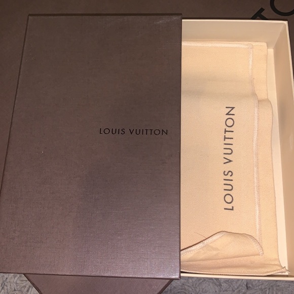2 Louis Vuitton boxes - Picture 2 of 3